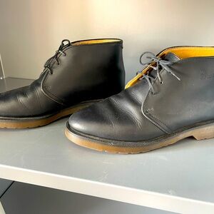 Dr. Martens black leather chukka boots Sz 6 unisex sz 8 women